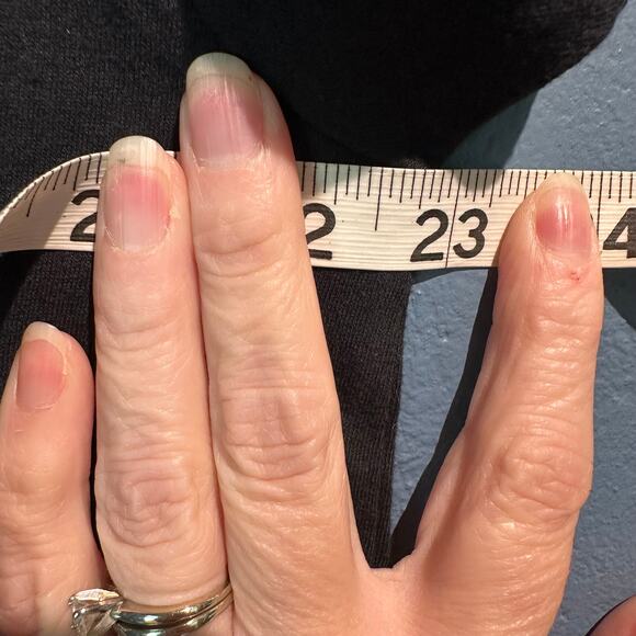 Ladies XL Gildan V-Neck T-Shirt Black NWT Capsule Wardrobe Timeless Comfy Casual - Picture 4 of 6